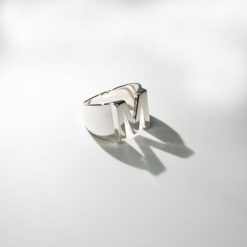 Anello lettera M