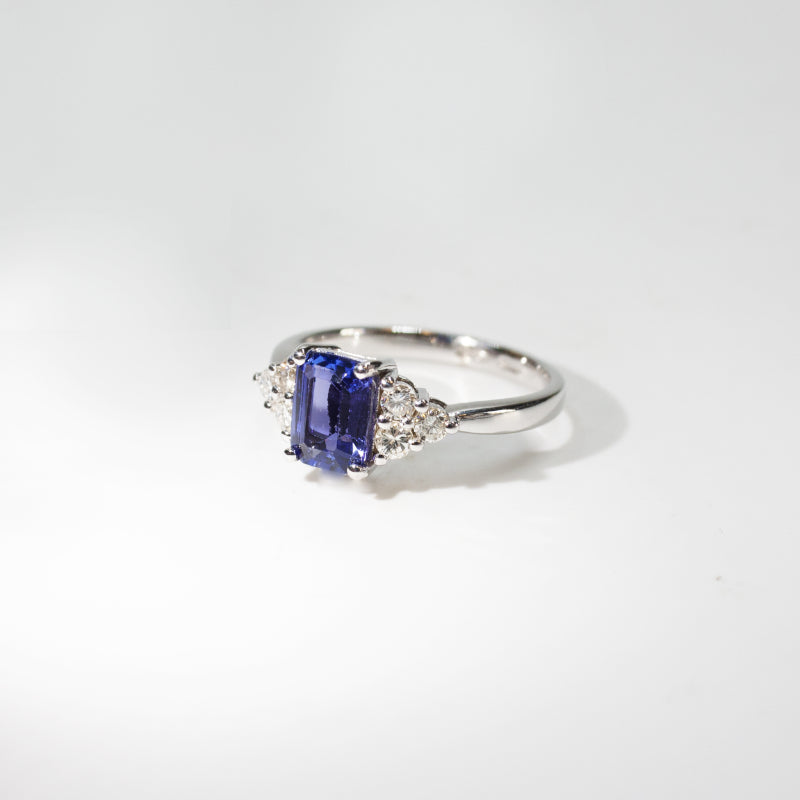 Anello Tanzanite e Diamnti